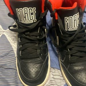 Black Air Force 1 kids size5.5 for boys in good condition